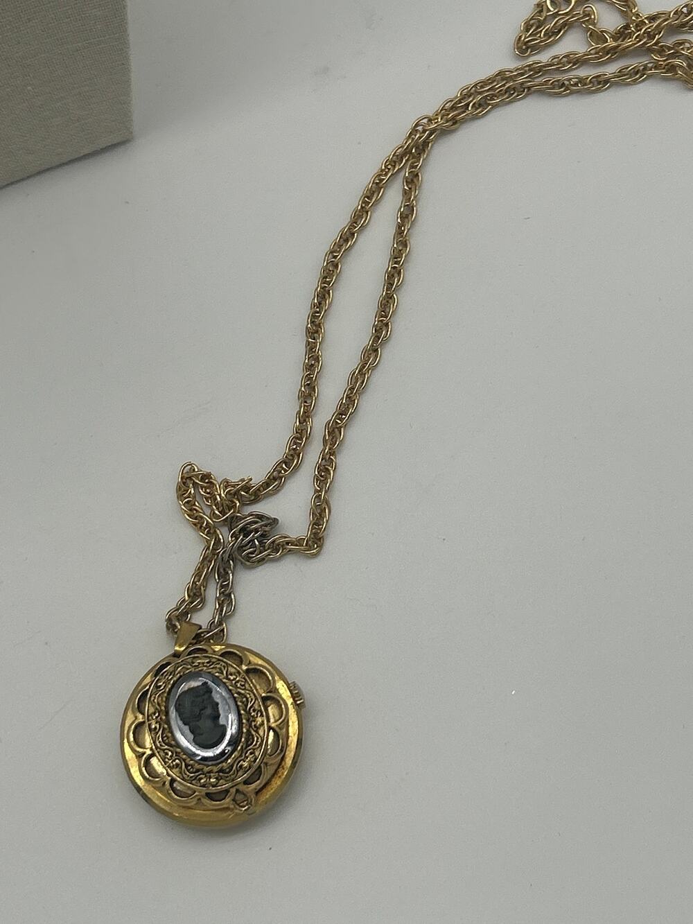 Vintage Lucerne 360 Pendant Necklace Watch Cameo Locket Style Gold Tone